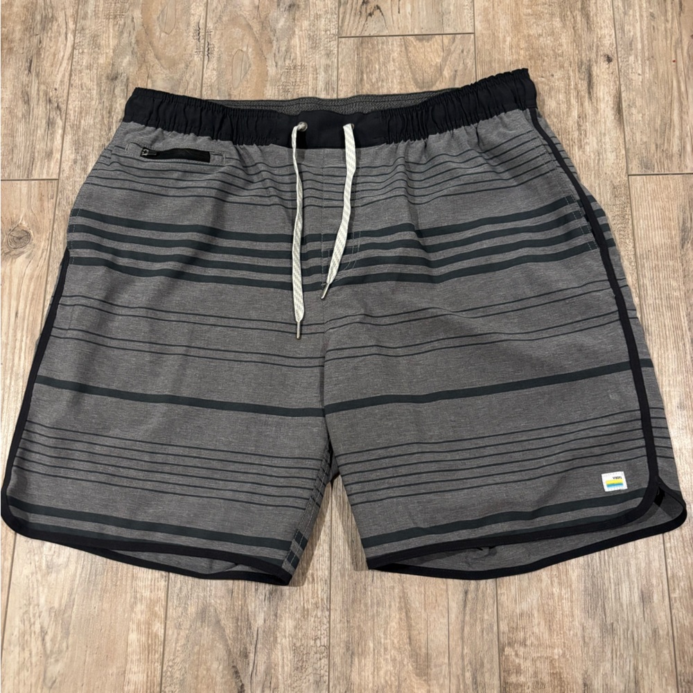 Vuori Charcoal and Black Athletic Shorts Size XXL